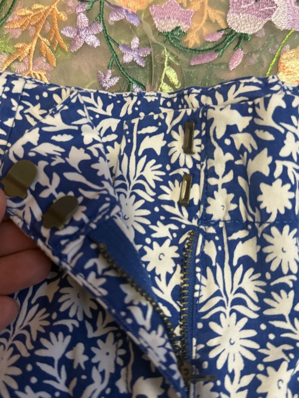 Vineyard Vines Blue and White Floral Print Shorts - Picture 6 of 7